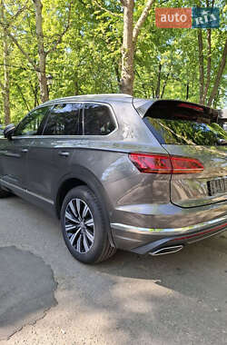 Внедорожник / Кроссовер Volkswagen Touareg 2019 в 