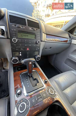 Позашляховик / Кросовер Volkswagen Touareg 2004 в 