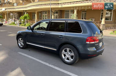 Позашляховик / Кросовер Volkswagen Touareg 2004 в 