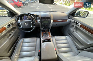 Позашляховик / Кросовер Volkswagen Touareg 2004 в 