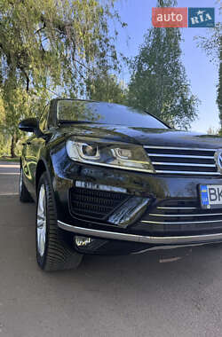 Внедорожник / Кроссовер Volkswagen Touareg 2014 в 