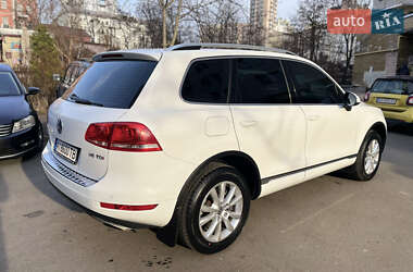 Внедорожник / Кроссовер Volkswagen Touareg 2013 в 