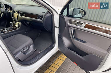 Внедорожник / Кроссовер Volkswagen Touareg 2013 в 