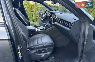 Позашляховик / Кросовер Volkswagen Touareg 2020 в 