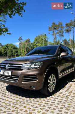 Позашляховик / Кросовер Volkswagen Touareg 2013 в 