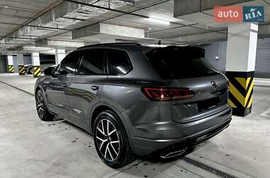 Позашляховик / Кросовер Volkswagen Touareg 2021 в 