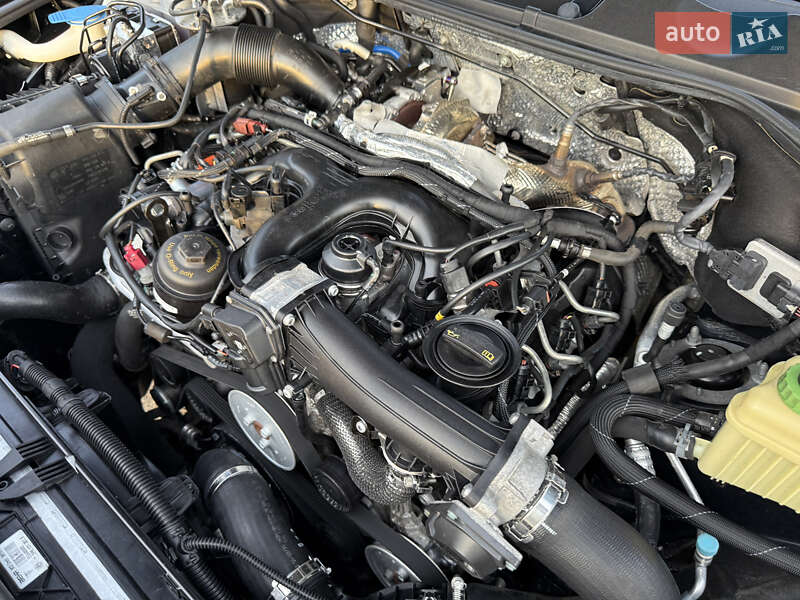Позашляховик / Кросовер Volkswagen Touareg 2015 в Радивиліві