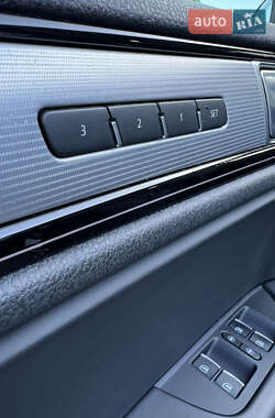 Внедорожник / Кроссовер Volkswagen Touareg 2016 в 