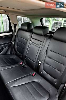 Внедорожник / Кроссовер Volkswagen Touareg 2011 в 