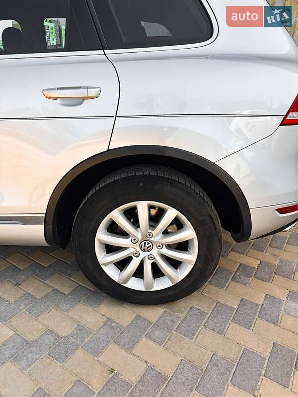 Внедорожник / Кроссовер Volkswagen Touareg 2011 в Николаеве