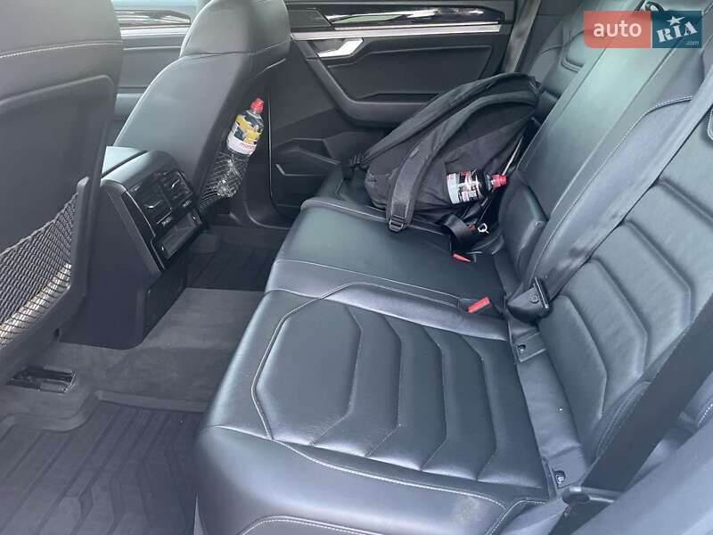 Позашляховик / Кросовер Volkswagen Touareg 2018 в Кременчуці