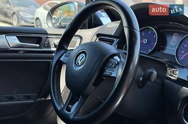 Внедорожник / Кроссовер Volkswagen Touareg 2017 в 
