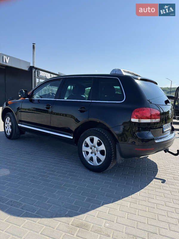 Внедорожник / Кроссовер Volkswagen Touareg 2005 в Золочеве