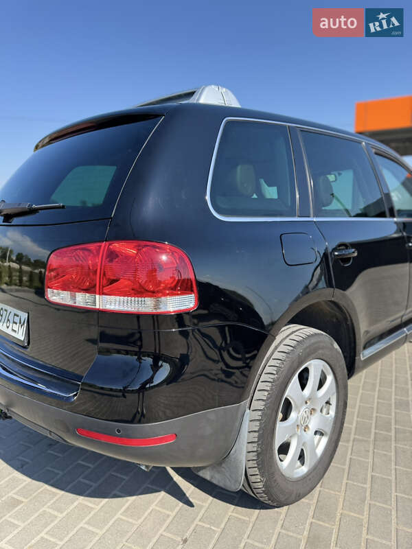 Внедорожник / Кроссовер Volkswagen Touareg 2005 в Золочеве