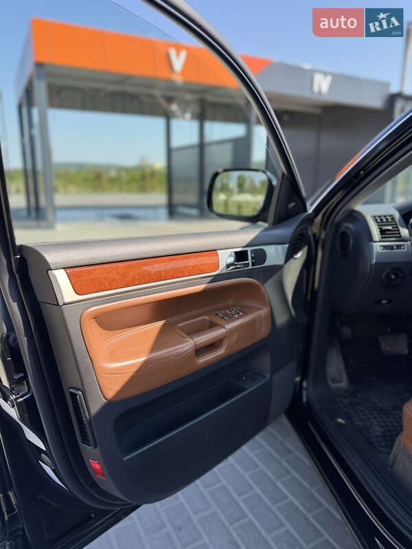 Внедорожник / Кроссовер Volkswagen Touareg 2005 в Золочеве