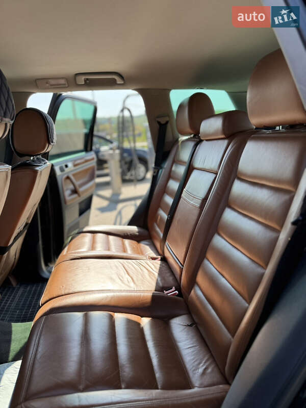 Внедорожник / Кроссовер Volkswagen Touareg 2005 в Золочеве