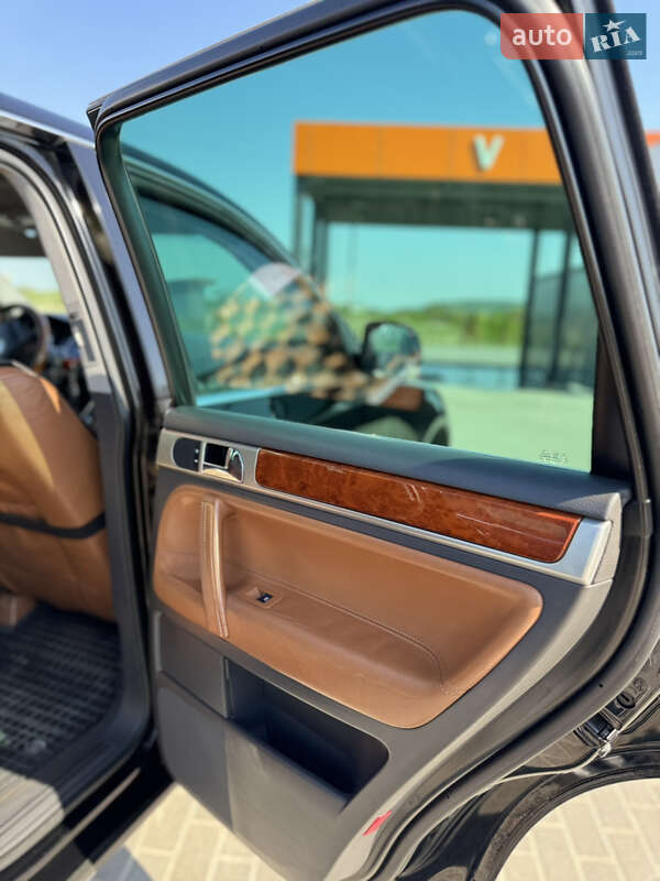 Внедорожник / Кроссовер Volkswagen Touareg 2005 в Золочеве