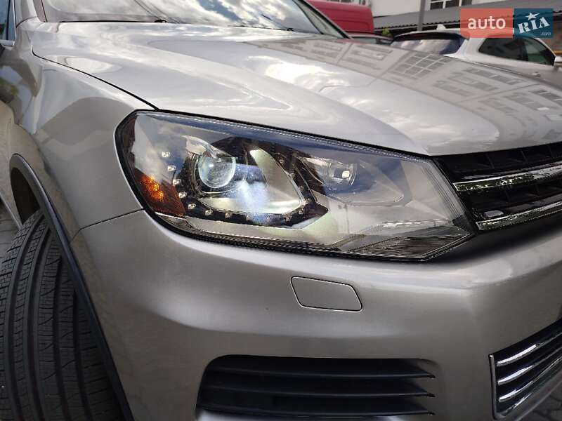 Позашляховик / Кросовер Volkswagen Touareg 2010 в Львові