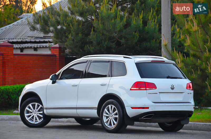 Позашляховик / Кросовер Volkswagen Touareg 2014 в Дніпрі