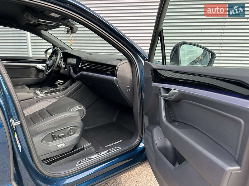 Позашляховик / Кросовер Volkswagen Touareg 2021 в Рівному