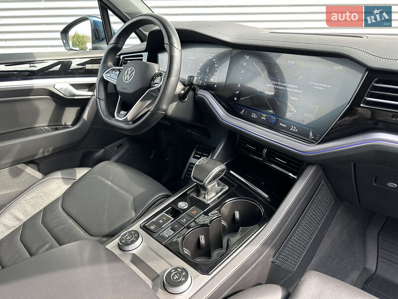 Позашляховик / Кросовер Volkswagen Touareg 2021 в Рівному