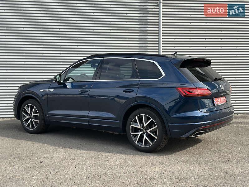 Позашляховик / Кросовер Volkswagen Touareg 2021 в Рівному
