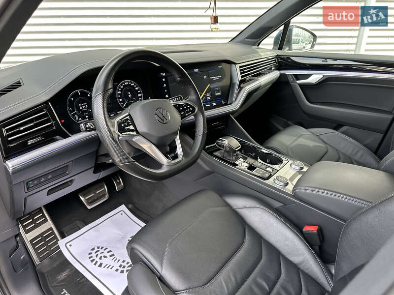 Позашляховик / Кросовер Volkswagen Touareg 2021 в Рівному