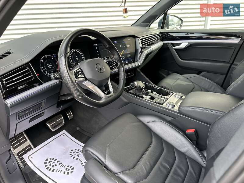 Позашляховик / Кросовер Volkswagen Touareg 2021 в Рівному
