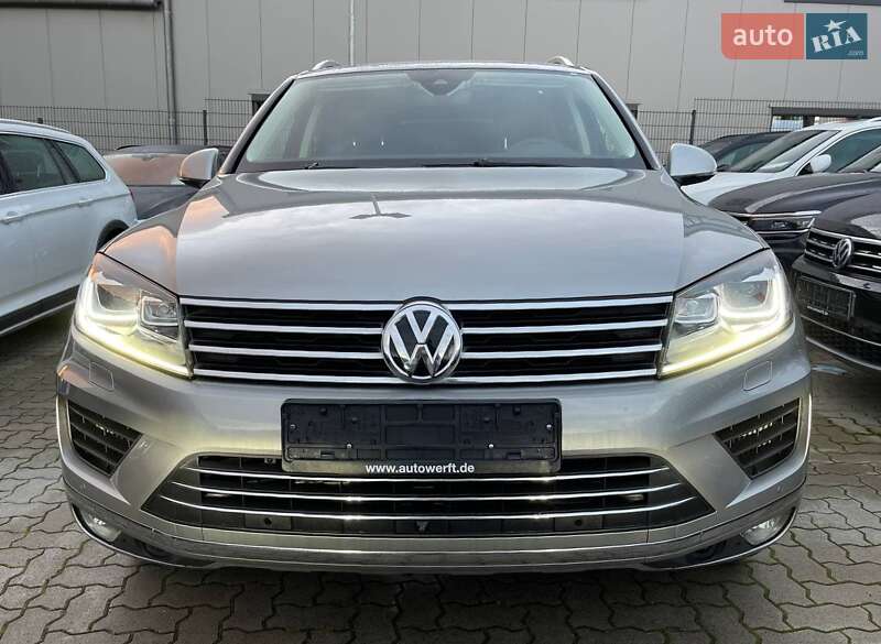 Позашляховик / Кросовер Volkswagen Touareg 2016 в 
