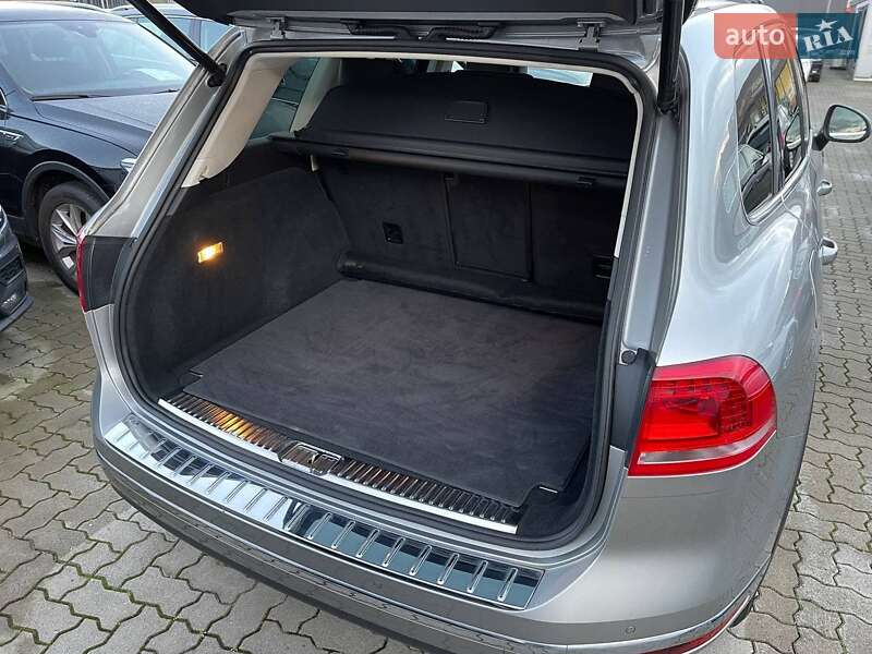 Внедорожник / Кроссовер Volkswagen Touareg 2016 в Житомире