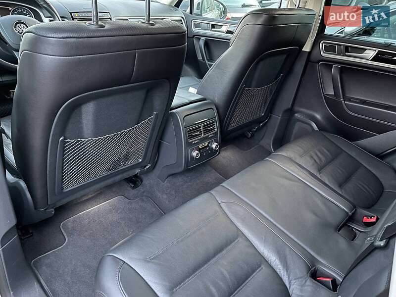 Внедорожник / Кроссовер Volkswagen Touareg 2016 в Житомире