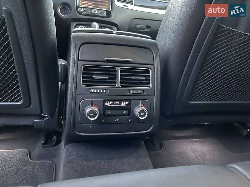 Внедорожник / Кроссовер Volkswagen Touareg 2016 в Житомире