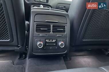 Позашляховик / Кросовер Volkswagen Touareg 2016 в 
