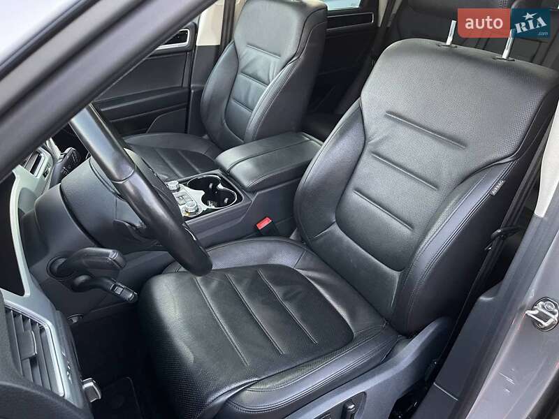 Внедорожник / Кроссовер Volkswagen Touareg 2016 в Житомире