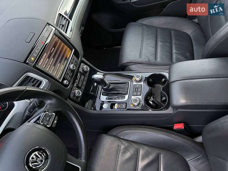 Внедорожник / Кроссовер Volkswagen Touareg 2016 в Житомире