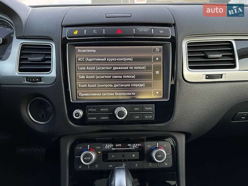 Внедорожник / Кроссовер Volkswagen Touareg 2016 в Житомире