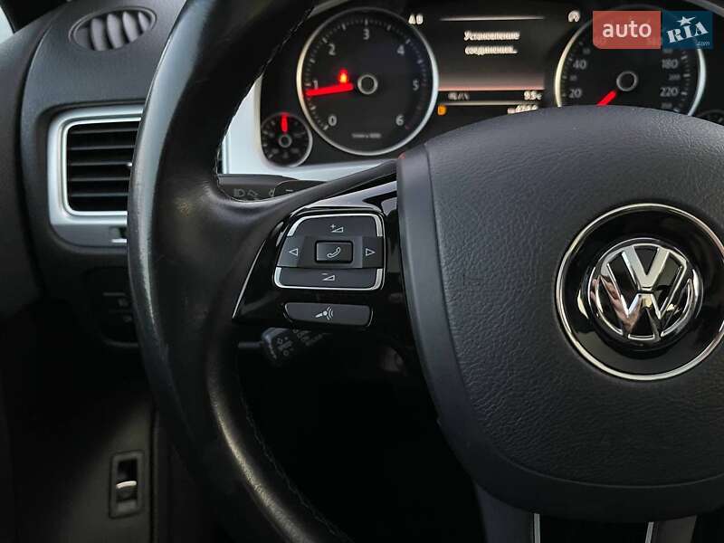 Внедорожник / Кроссовер Volkswagen Touareg 2016 в Житомире