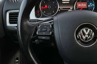 Позашляховик / Кросовер Volkswagen Touareg 2016 в 