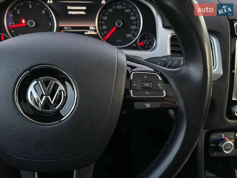 Внедорожник / Кроссовер Volkswagen Touareg 2016 в Житомире