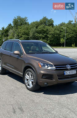 Позашляховик / Кросовер Volkswagen Touareg 2014 в 
