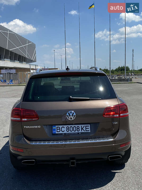Позашляховик / Кросовер Volkswagen Touareg 2014 в Львові