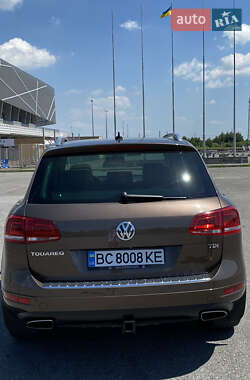 Позашляховик / Кросовер Volkswagen Touareg 2014 в 
