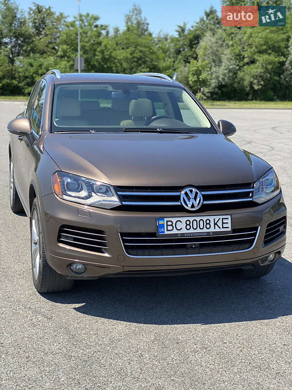 Позашляховик / Кросовер Volkswagen Touareg 2014 в Львові