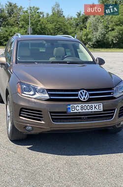 Позашляховик / Кросовер Volkswagen Touareg 2014 в 