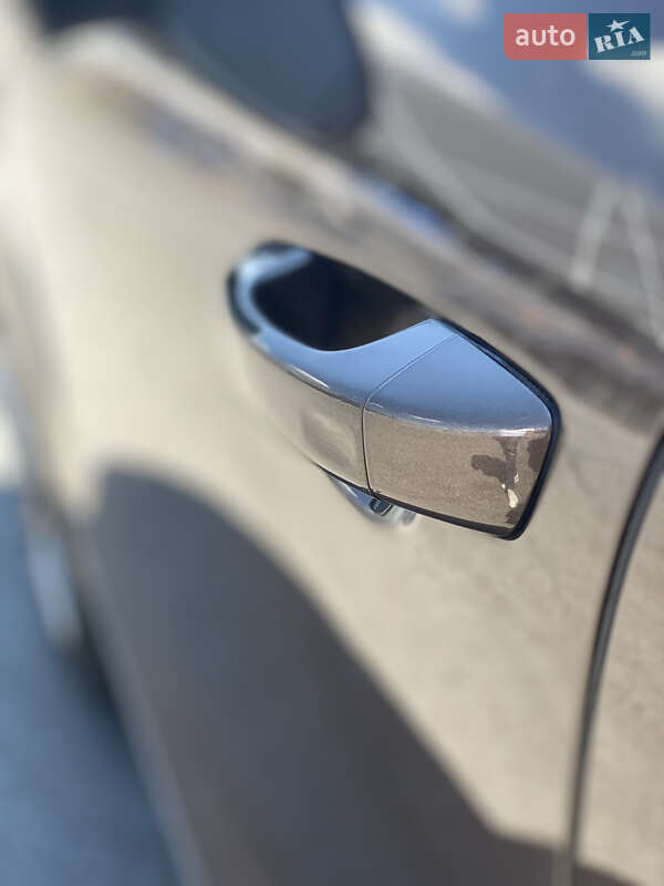 Позашляховик / Кросовер Volkswagen Touareg 2014 в Львові