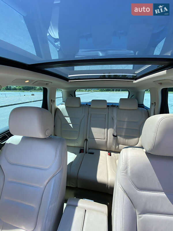 Позашляховик / Кросовер Volkswagen Touareg 2014 в Львові