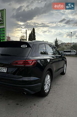 Позашляховик / Кросовер Volkswagen Touareg 2020 в 
