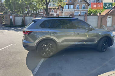 Внедорожник / Кроссовер Volkswagen Touareg 2022 в 