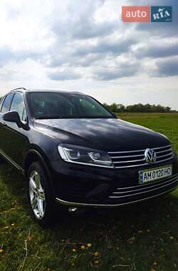 Внедорожник / Кроссовер Volkswagen Touareg 2014 в Бердичеве