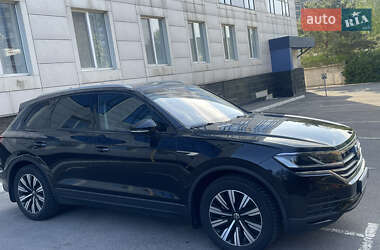 Позашляховик / Кросовер Volkswagen Touareg 2021 в 